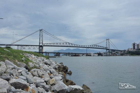 Ponte Hercilio Luz, antiga ligação da ilha com o continente, em Florianópolis, Santa Catarina
